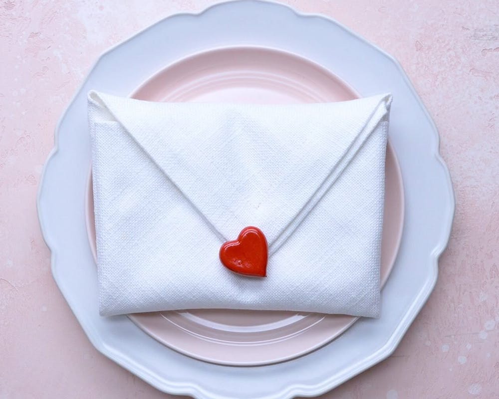 Pliage de serviette en enveloppe de lettre