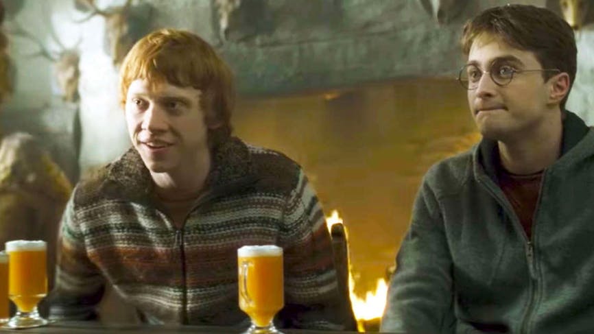 Harry Potter et Ron buvant de la bièraubeurre