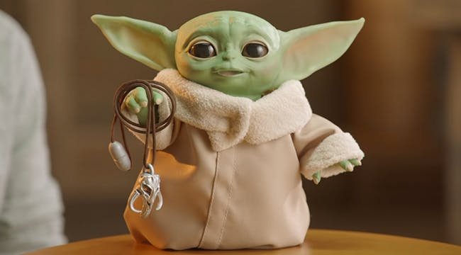 The Mandalorian Les Jouets Officiels Baby Yoda Sont La Momes Net The Mandalorian Les Jouets Officiels Baby Yoda Sont La Momes Net