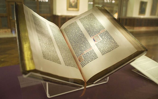 Une Bible de Gutenberg, l'un des premiers livres imprimés