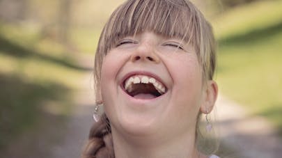 fille rire fille rire