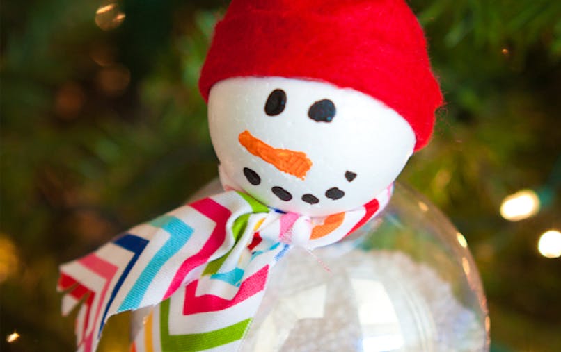 Boule de noël Bonhomme de neige | MOMES.net Boule de noël Bonhomme de neige | MOMES.net