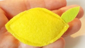 Broche citron en feutrine