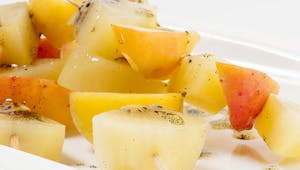 Brochettes de kiwi et d’autres fruits à la vanille