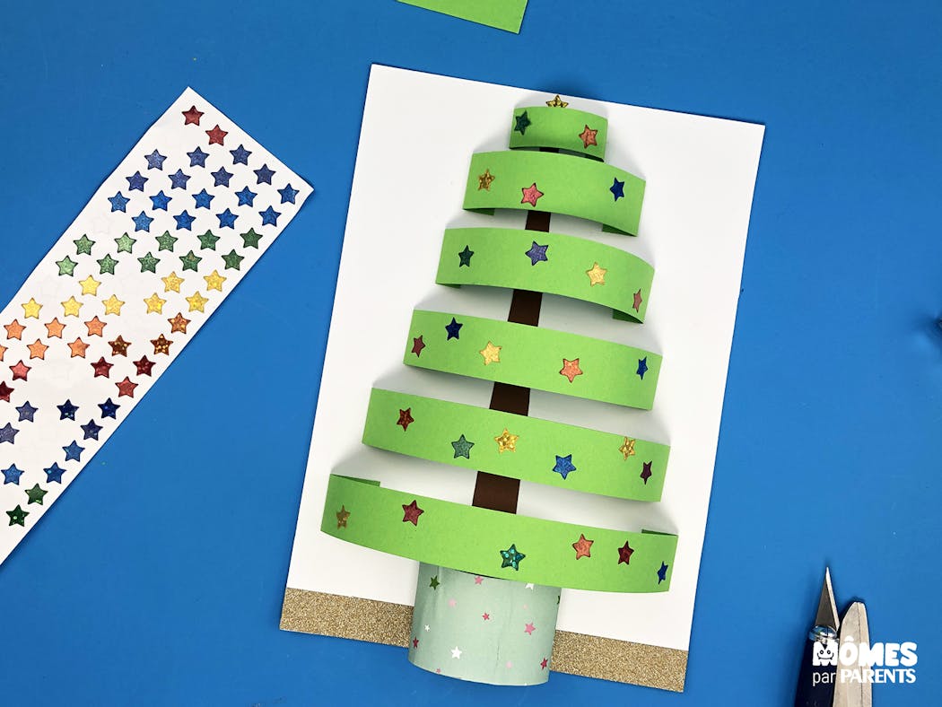 DIY Carte Sapin de Noël en relief | MOMES.net DIY Carte Sapin de Noël en relief | MOMES.net