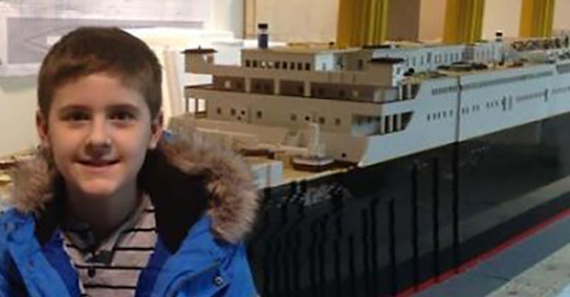 garçon 10 ans autiste reproduit titanic en lego