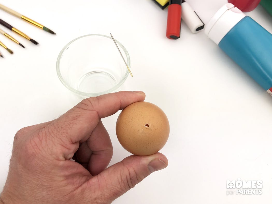 Oeuf De Pâques Peinture Maternelle Nos astuces pour peindre des oeufs de Pâques | MOMES
