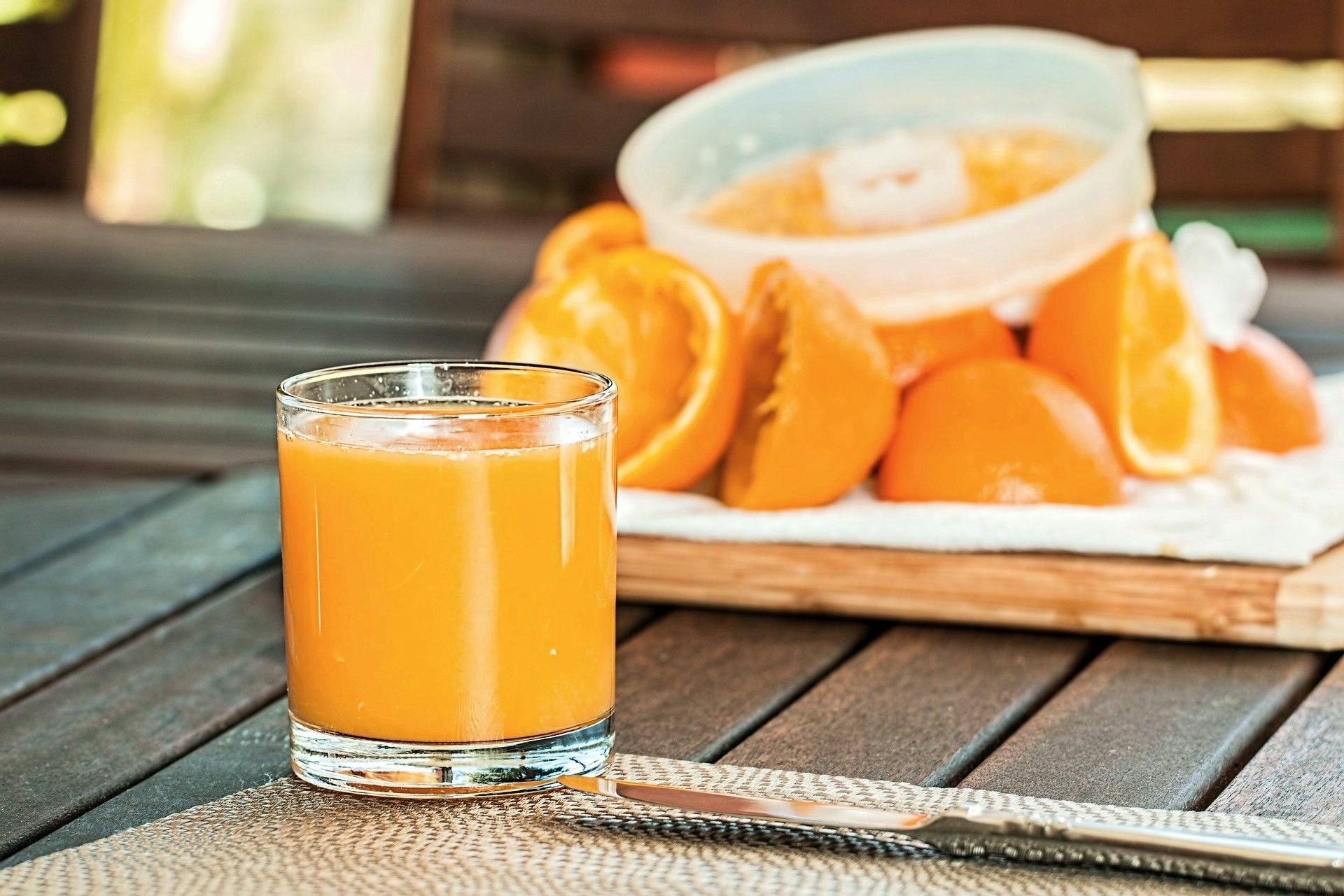 Comment presser une orange sans presse-agrumes ?