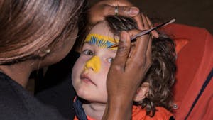 Comment réaliser un maquillage indien pour enfants