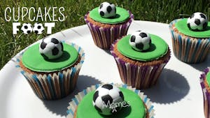 Cupcakes Football