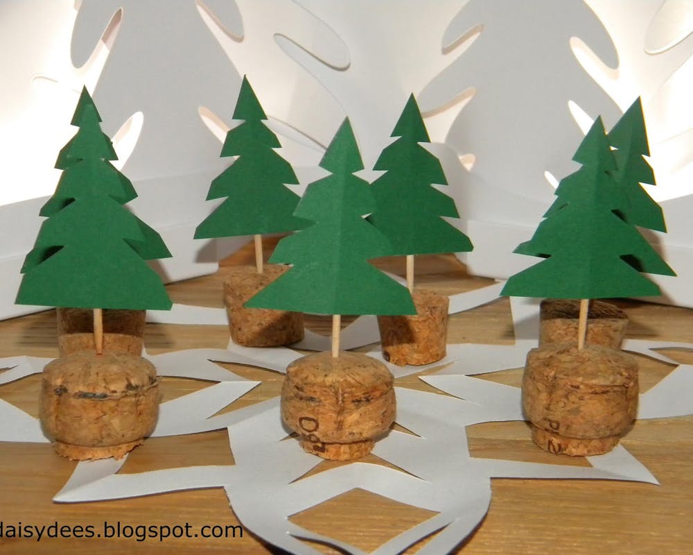idées décorations Noël rapides simples faciles
        dernière minute des petits bouchons-sapins