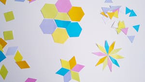 Modèles de fleurs avec des formes géométriques à découper 