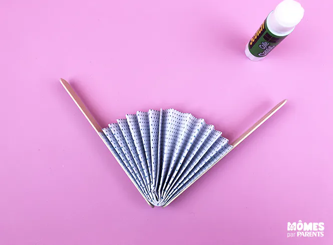 DIY Pour Faire Un ventail En Papier MOMES diy-pour-faire-un-ventail-en-papier-momes