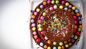 Gâteau au chocolat et aux Smarties, un dessert fun