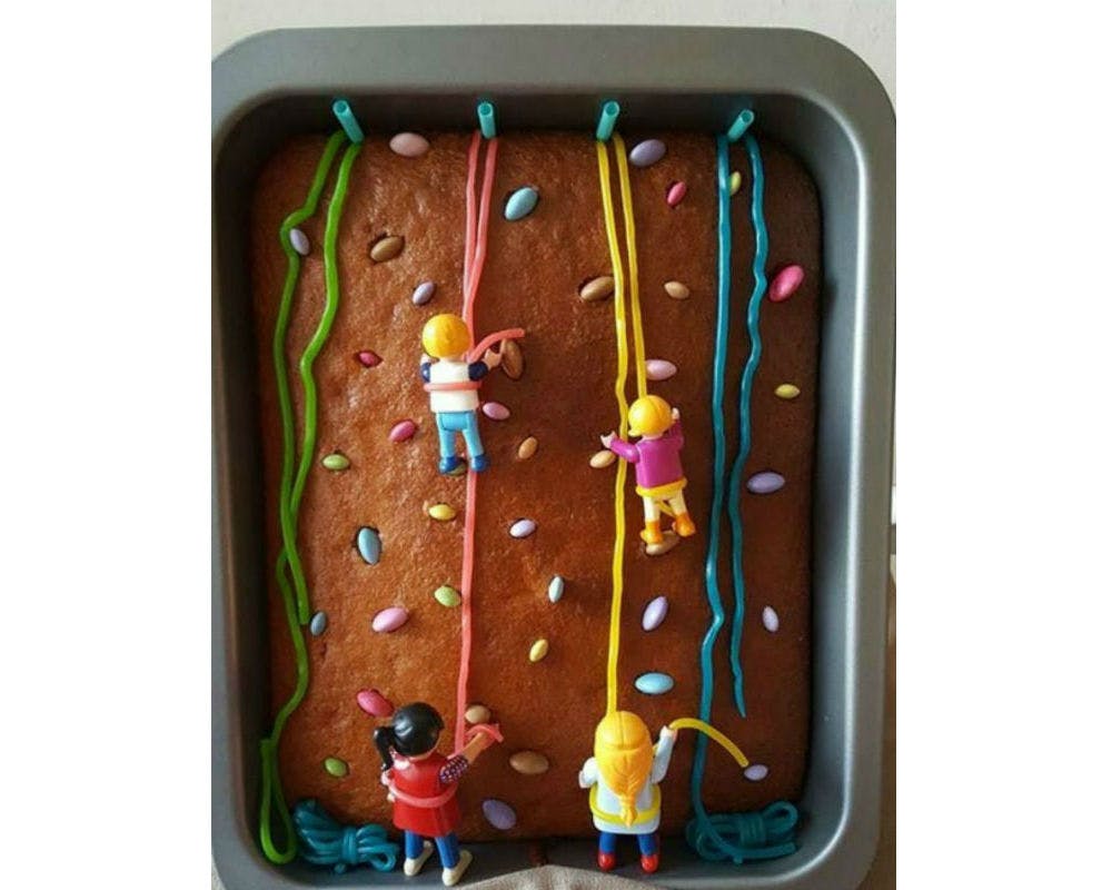 Gâteau « Les Playmobil font de l'escalade »
