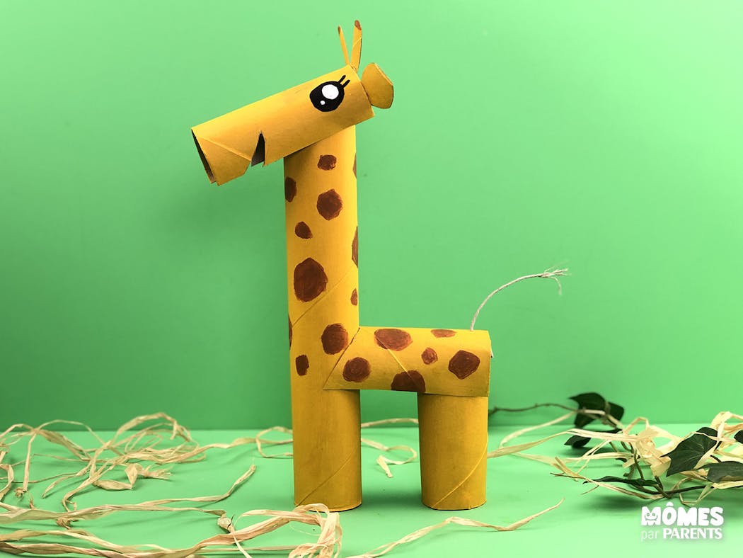 Comment faire une girafe avec rouleau papier toilette ?