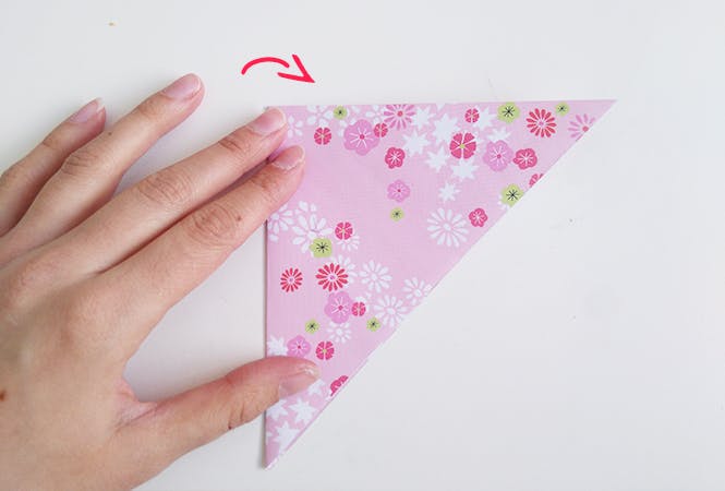 premier pliage pour réaliser une grue en origami