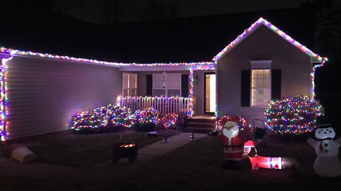 Decoration Noel Etat Unis Coronavirus Ils Installent Les Decorations Exterieures De Noel Pour Mettre Un Peu De Joie Pendant Le Confinement Momes Net Decoration Noel Etat Unis Coronavirus Ils Installent Les Decorations Exterieures De Noel Pour Mettre Un Peu De Joie Pendant Le Confinement Momes Net