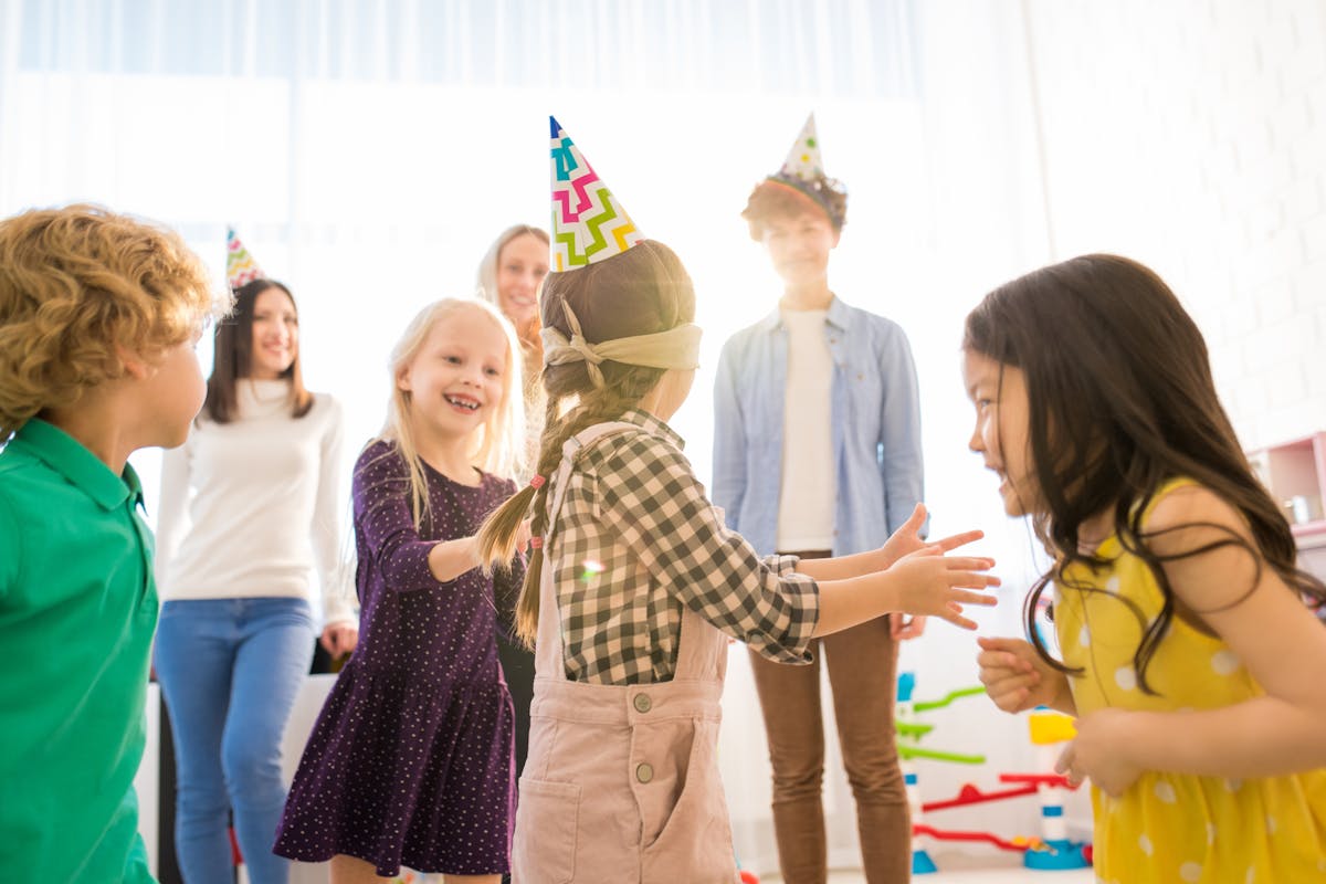 Le jeu de la piñata - Idée jeu anniversaire enfant - Un