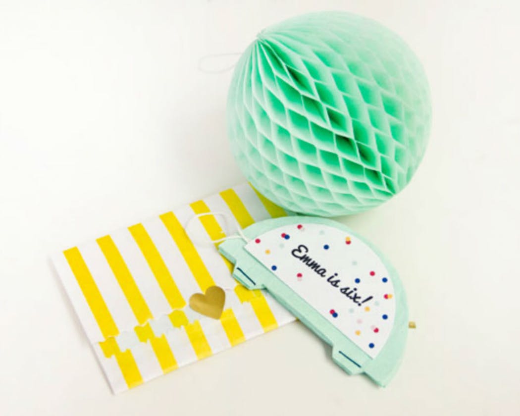 Carte pop up gâteau d'anniversaire - bricolage papier - Tête à modeler