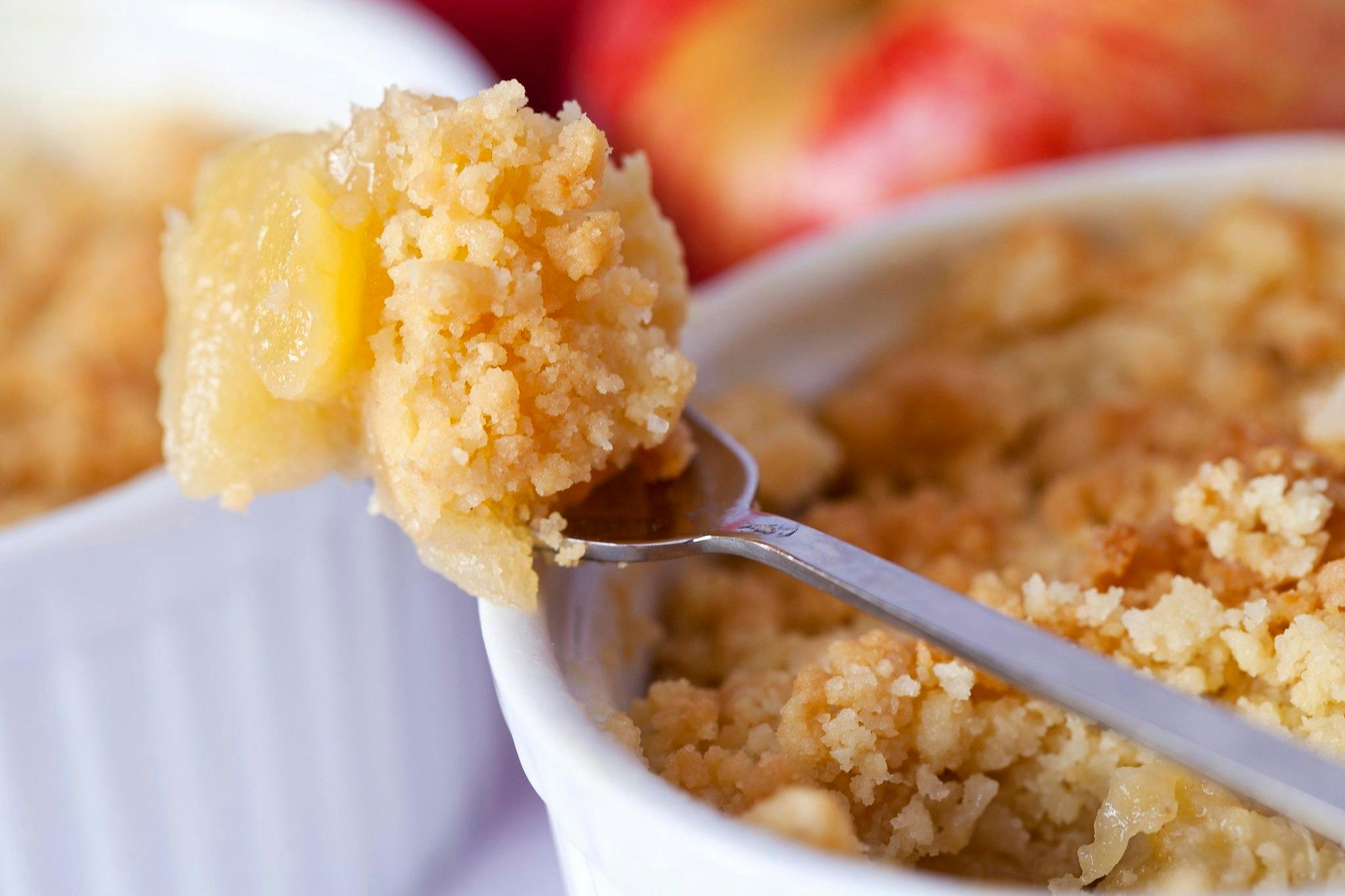 Le crumble aux pommes : la recette du crumble aux pommes | MOMES