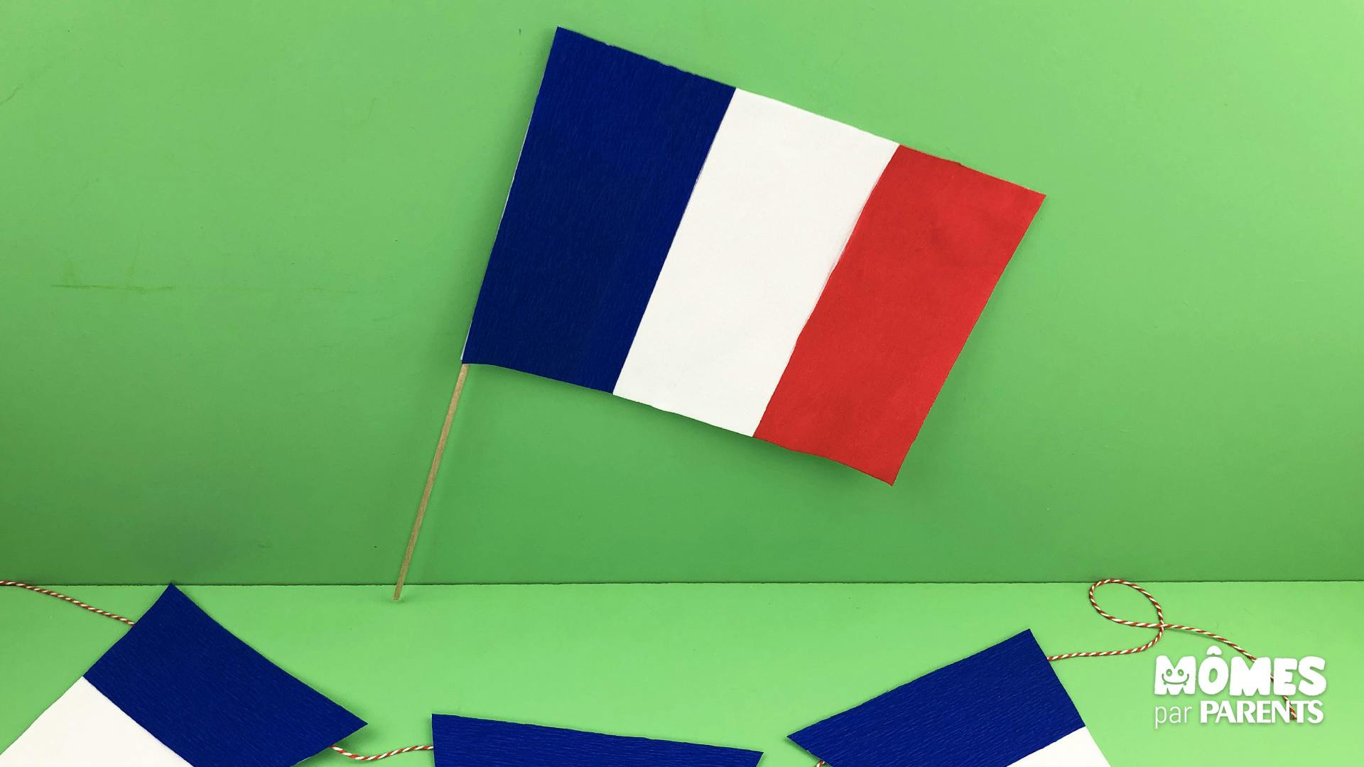 Diy Le Petit Drapeau Tricolore Francais Momes Net Diy Le Petit Drapeau Tricolore Francais Momes Net