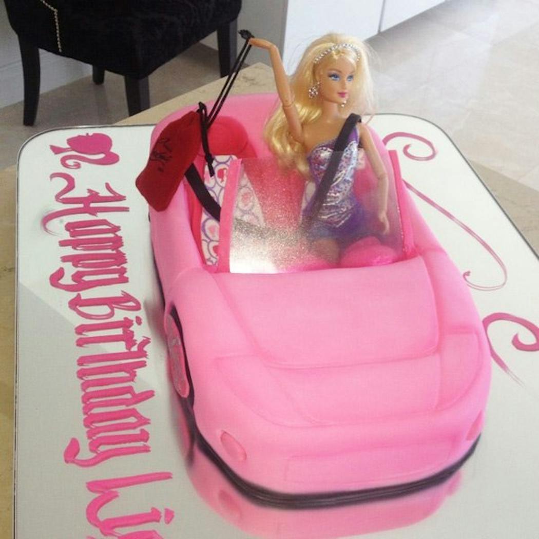 Gâteau d'anniversaire Barbie : Recette de Gâteau d'anniversaire Barbie
