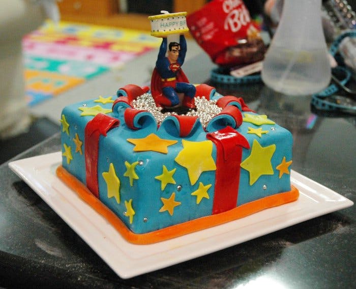 Le gateau d'anniversaire Superman