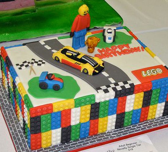 Le gâteau Lego circuit de voitures