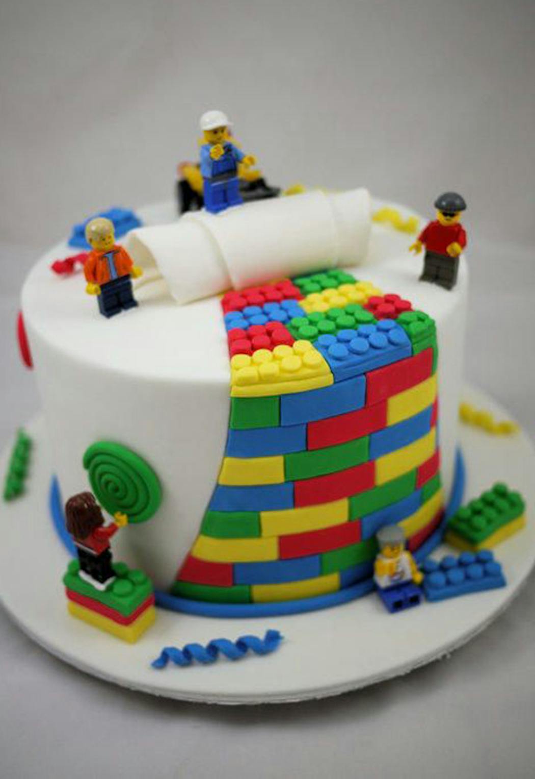 Chez Bogato - Gâteaux à thème - Tête de Lego