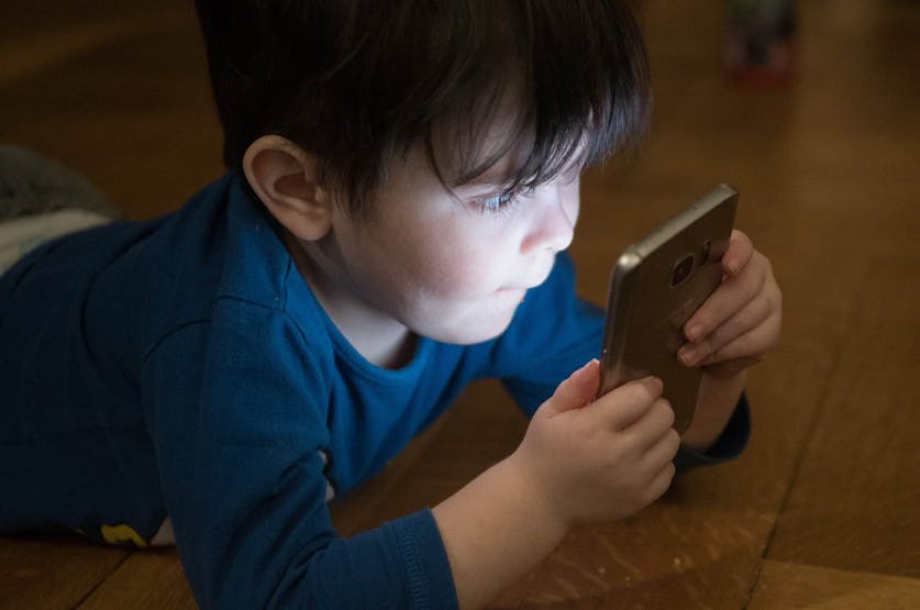 Débat entre enfants le téléphone portable, indispensable ? MOMES