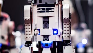 Lego : un incroyable orchestre de 95 droïdes joue la musique de Star Wars