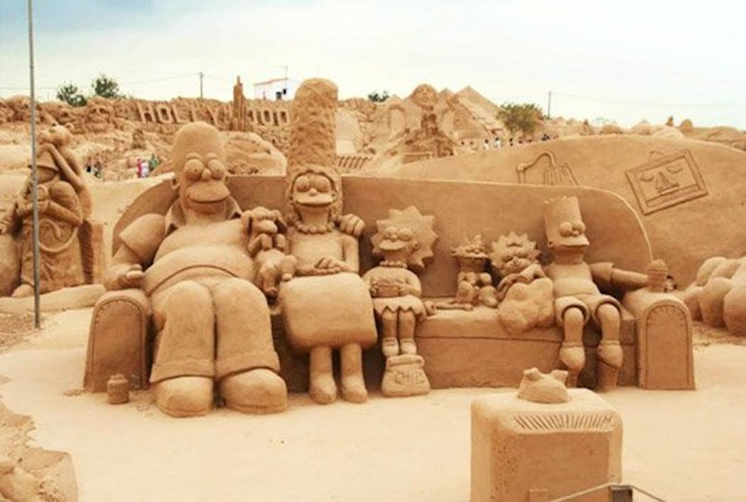 Véritables œuvres d'art, ces imposantes sculptures de sable rendent un  sublime hommage à vos films Disney préférés