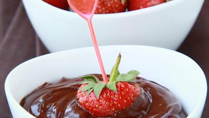 Les sucettes de fraises au chocolat