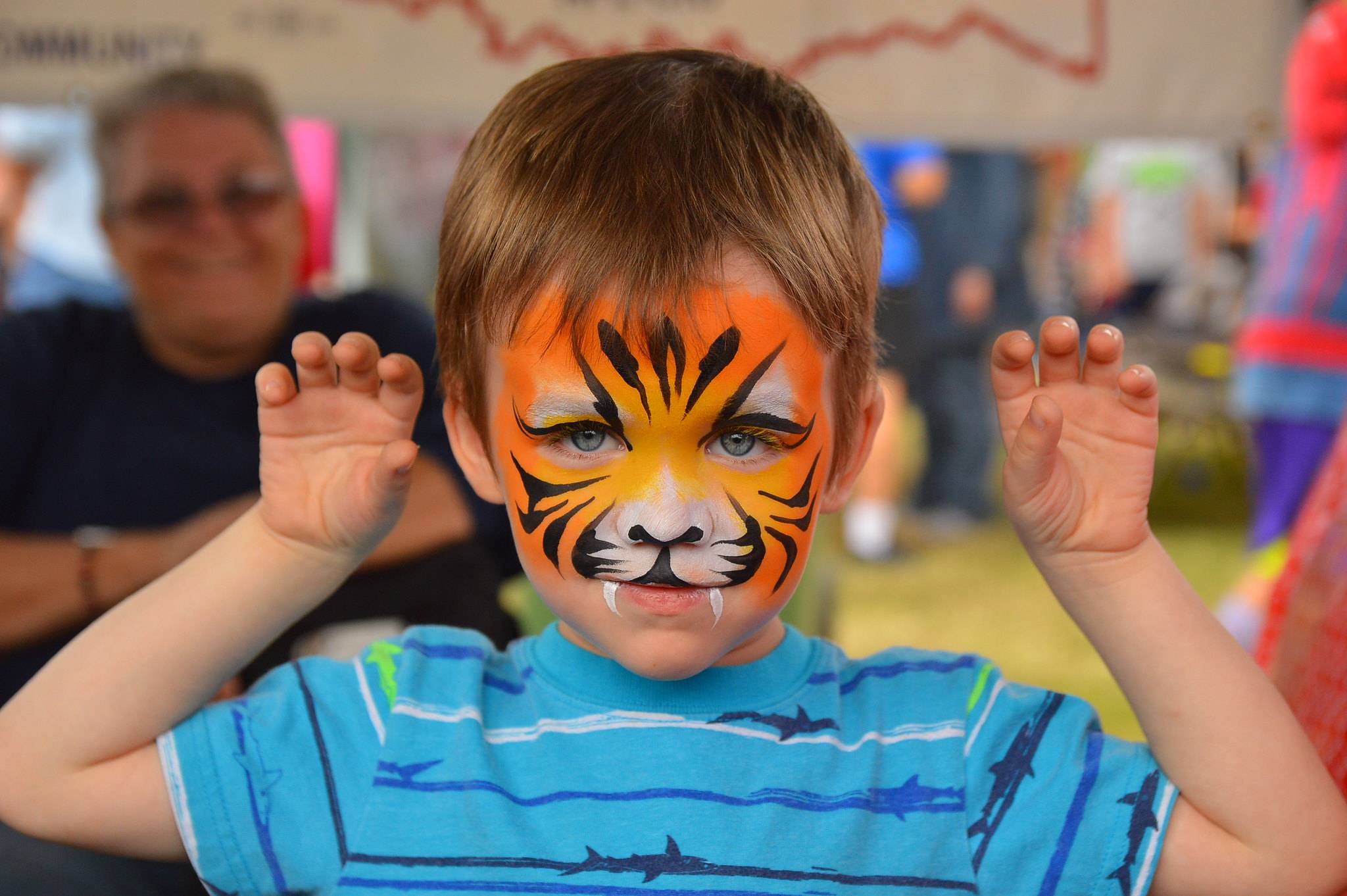 Maquillage Pour Enfants Comment Faire Une Tete De Tigre Momes Net