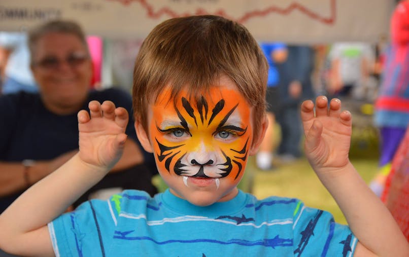 Maquillage Pour Enfants Comment Faire Une Tete De Tigre Momes Net Maquillage Pour Enfants Comment Faire Une Tete De Tigre Momes Net