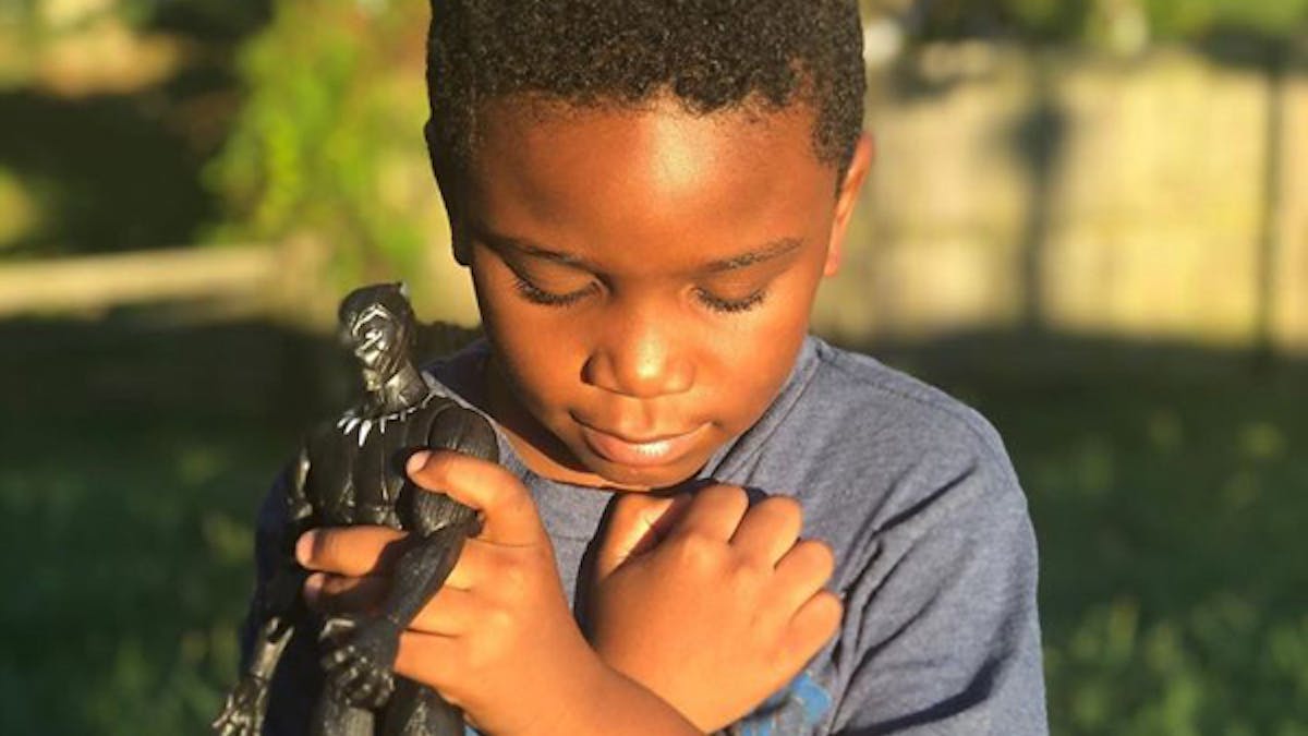 chadwick boseman mort hommage enfants black panther
      salut wakanda forever