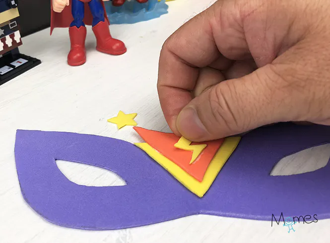 Maquillage de Carnaval - le masque de super-héros Maquillage de Carnaval - le masque de super-héros
