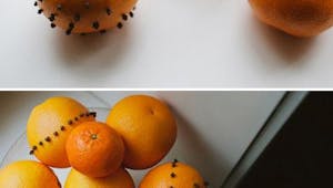 Orange piquée de clous de girofle