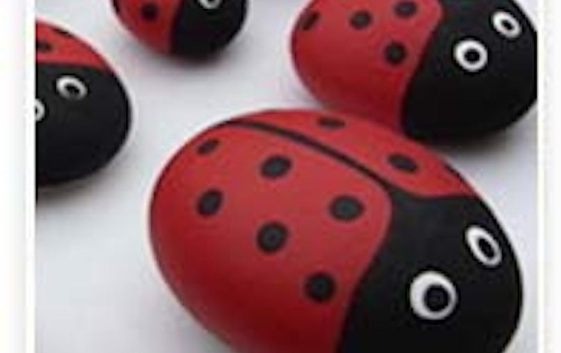 Peindre Un Galet En Coccinelle Momes Net Peindre Un Galet En Coccinelle Momes Net