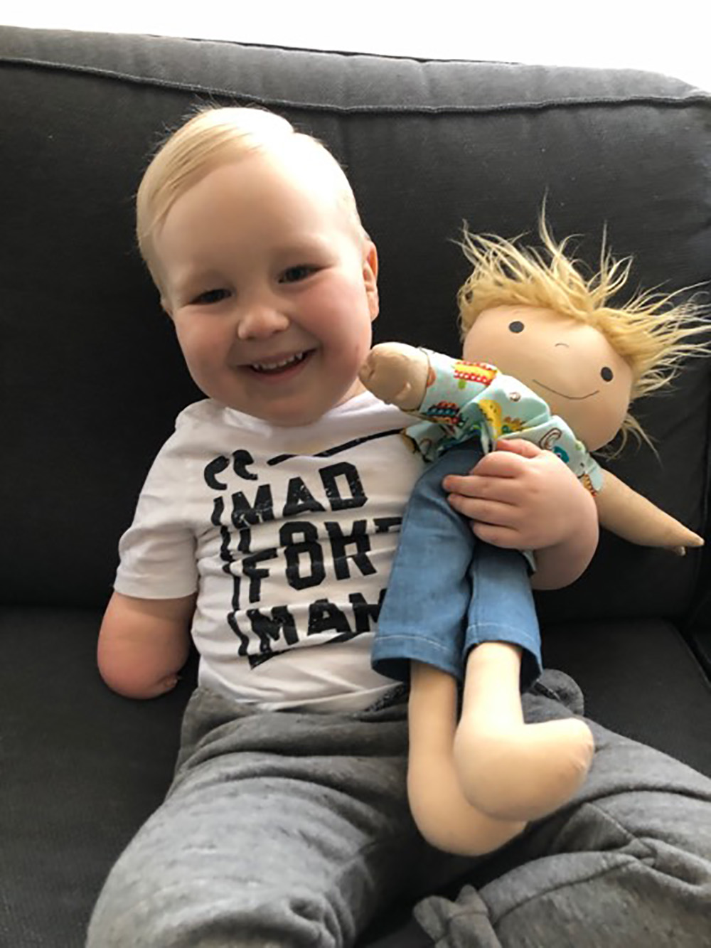 Elle Cree Des Poupees A L Image Des Enfants Handicapes Momes Net