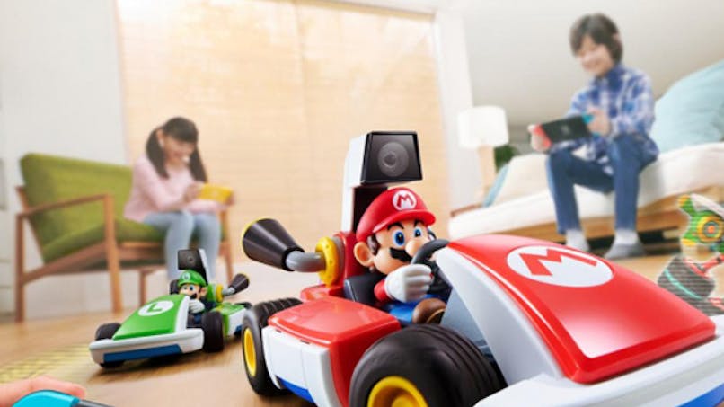 jeu mario kart live home circuit avec nintendo switch en
      réalite augmentée dans salon avec enfants