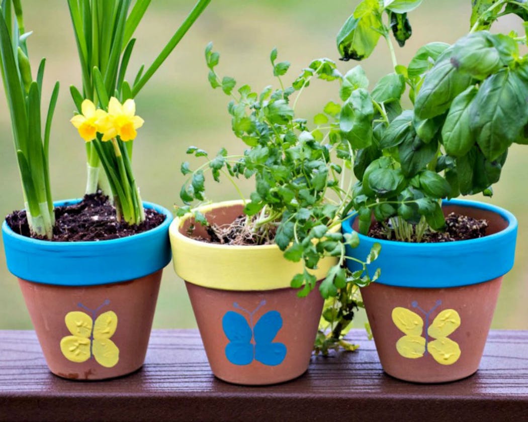 DIY enfants : relooker et créer des pots de fleurs