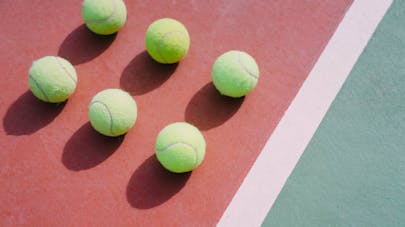 symétries avec des balles de tennis symétries avec des balles de tennis