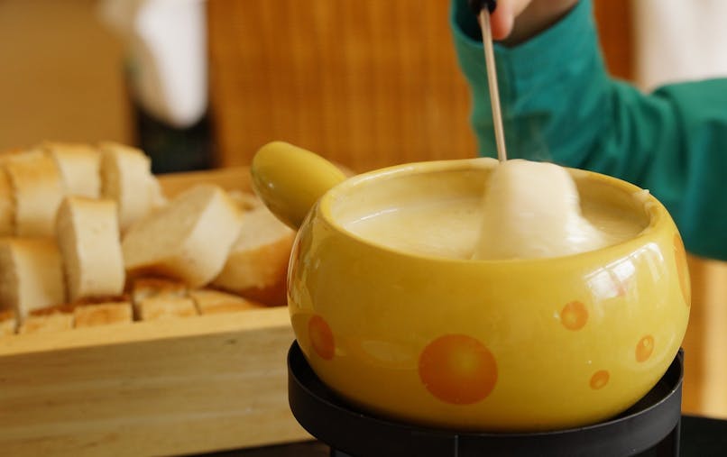 Recette de fondue : la fondue à la Vache qui rit Recette de fondue : la fondue à la Vache qui rit