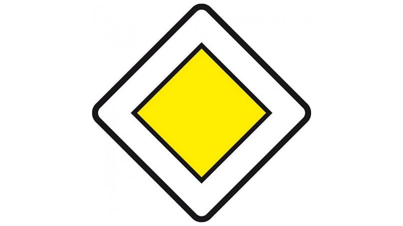 Les panneaux signalant une intersection ou une priorité