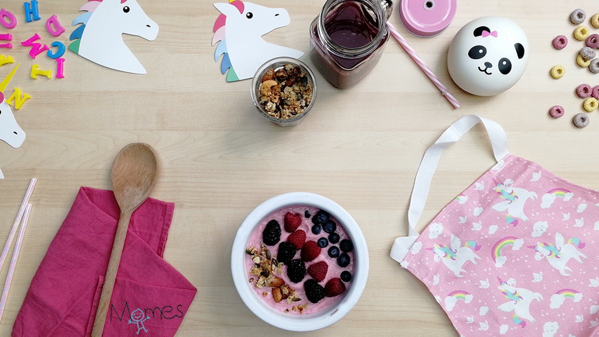 Smoothie bowl fruits rouges momes Smoothie bowl fruits rouges momes