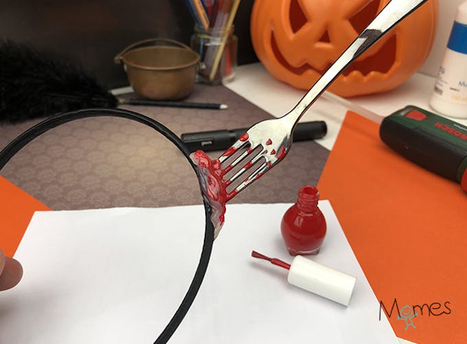 Trucage d'Halloween : la fourchette dans la tête  Déguisement à fabriquer,  Bricolages halloween, Chapeau sorciere