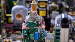 Un adolescent recrée entièrement Manhattan à partir de pièces d'ordinateur recyclé