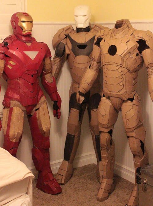 Une armure d'Iron Man